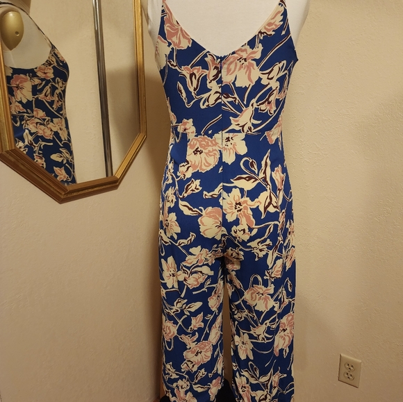 Jumsuit - Picture 3 of 4